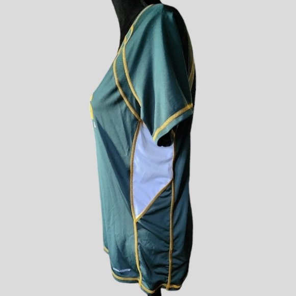 PACKERS By Majestic V neck short sleeve top with 3D Writing on front. Size LARGE - Picture 5 of 7